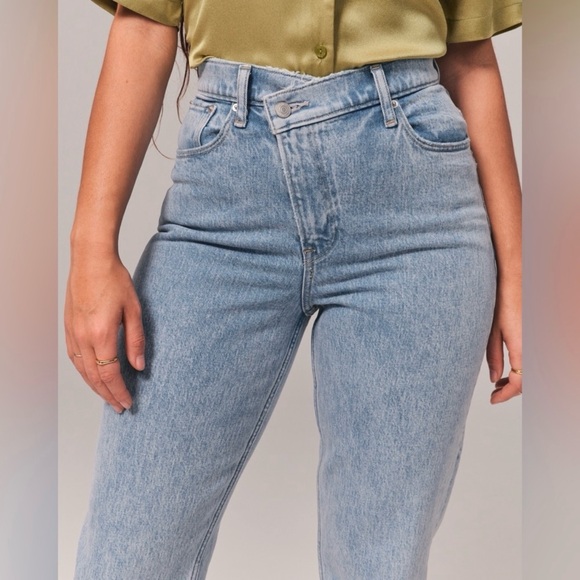 A&F 90’s STRAIGHT HIGH RISE JEANS CROSSOVER WAIST,  Size 28L - Picture 2 of 12